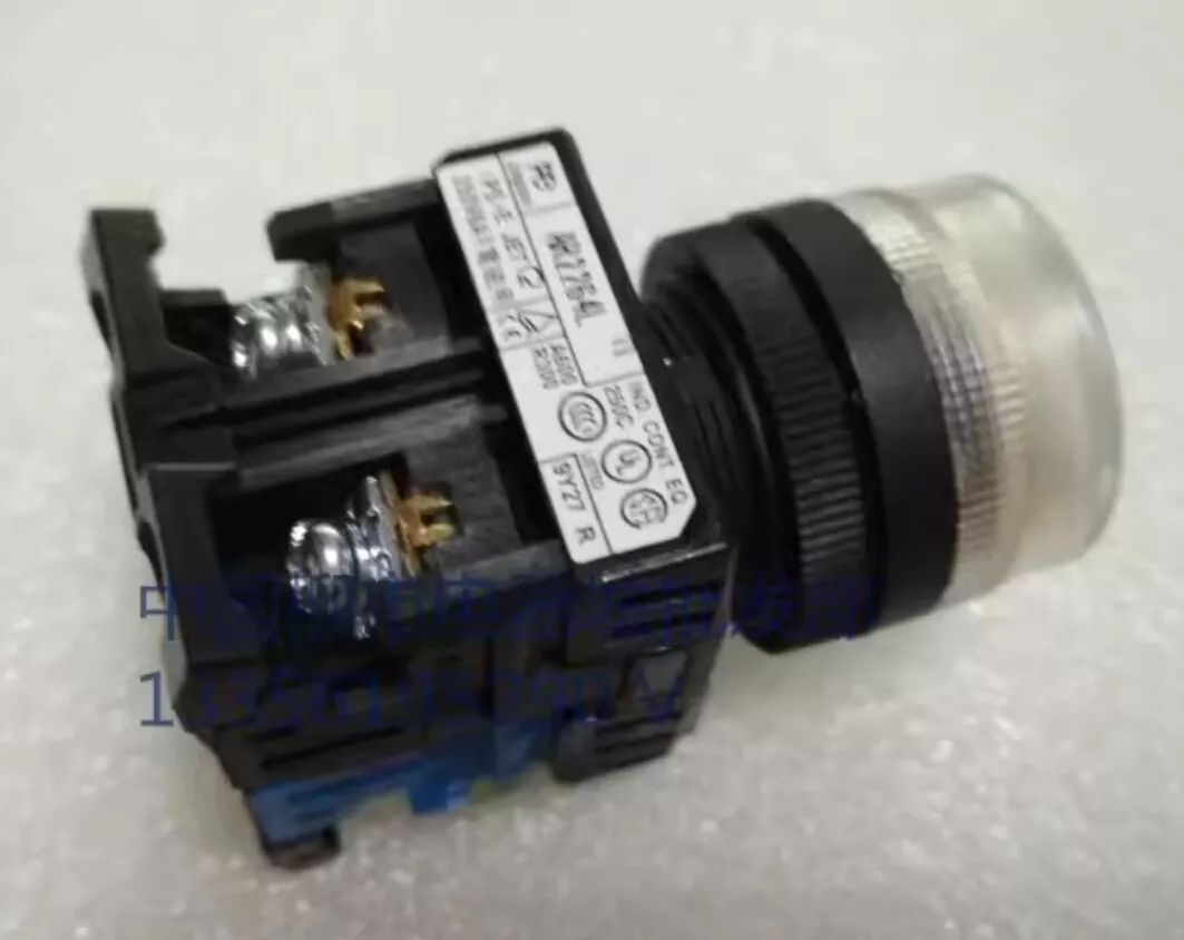 1PC Fuji AR22G4L-11E3W Push Button Switch Fast Ship