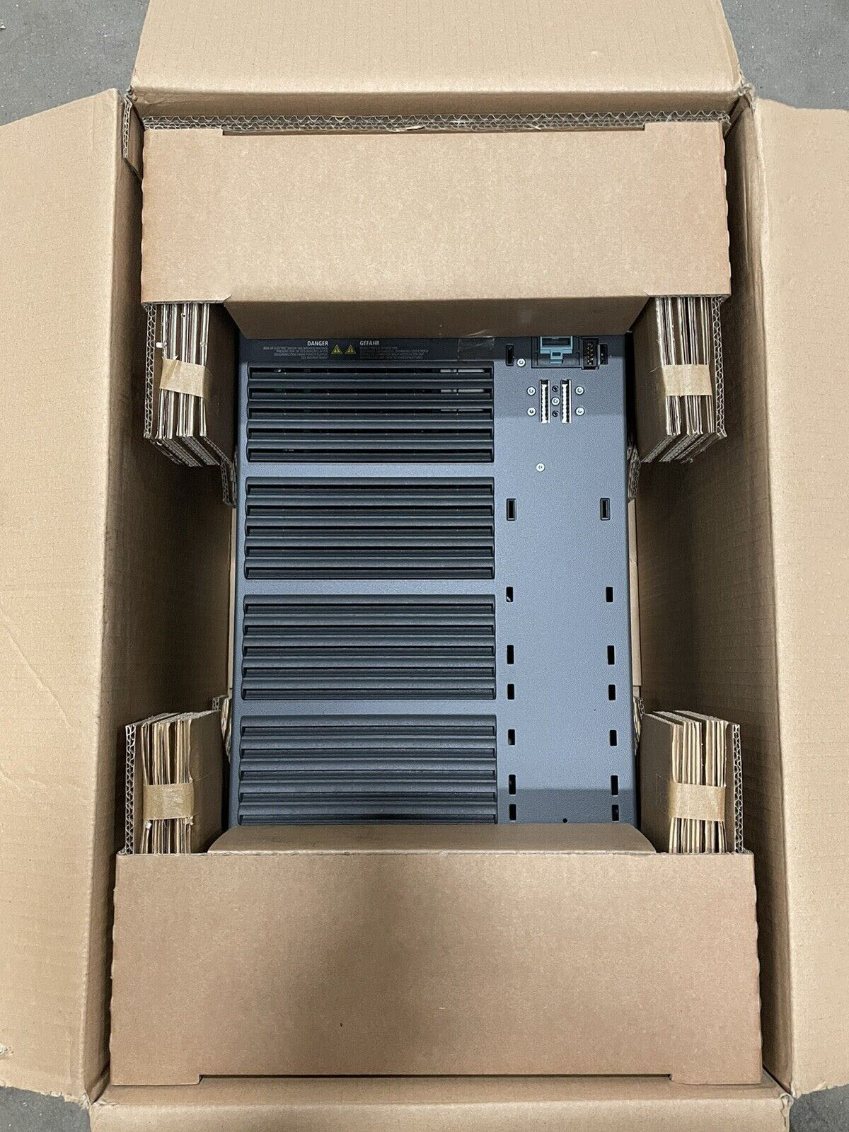 1PC Allen Bradley 2094-AM02-S Kinetix 6000 Integriertes Achsmodul 21,2 AMPERE RMS SPITZENAUSGANG STROM 325V DC NOMINAL Eingangsspannung Neu im Lieferumfang Schneller Versand mit einjähriger Garantie Fedex/DHL/USV