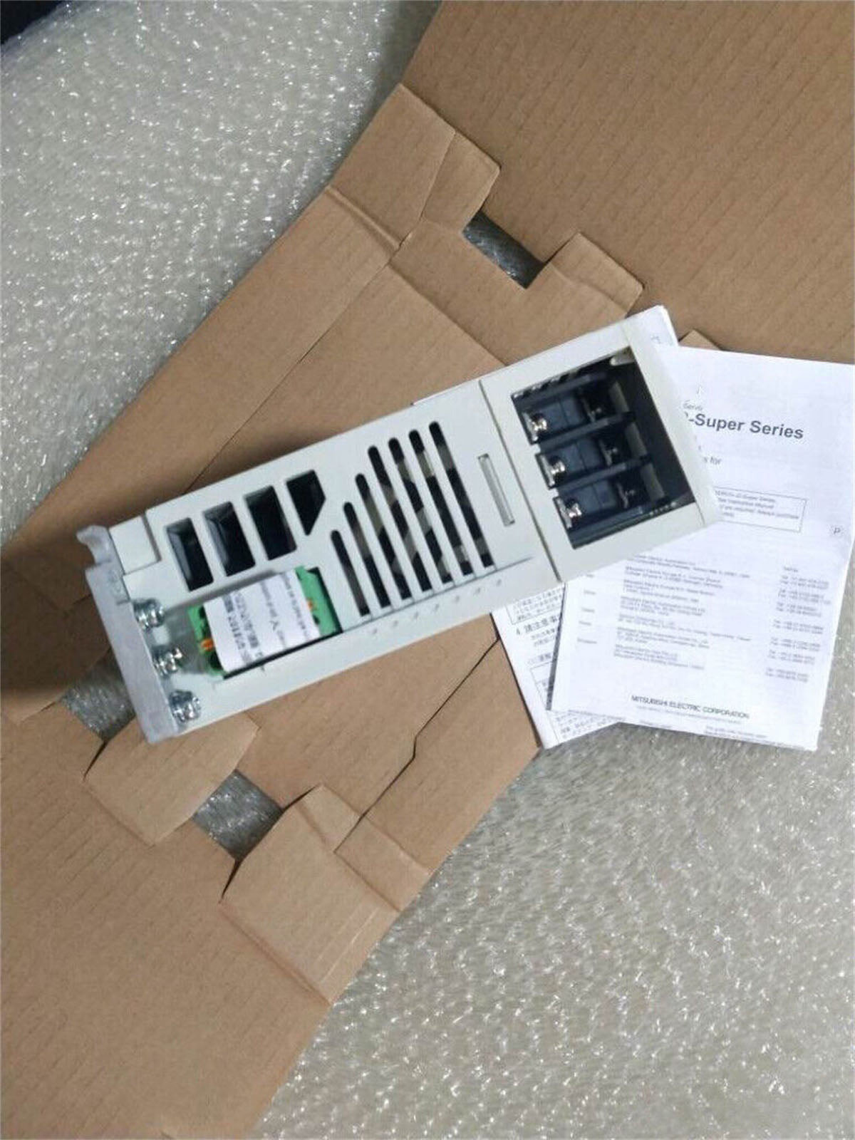 محرك سيرفو ميتسوبيشي MR-J2S-40B الجديد سريع السفينة