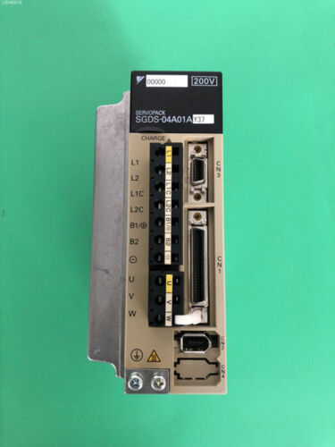 1PC Neuer Yaskawa SGDS-04A01AY37 Servoantrieb SGDS04A01AY37 Schnelles Schiff