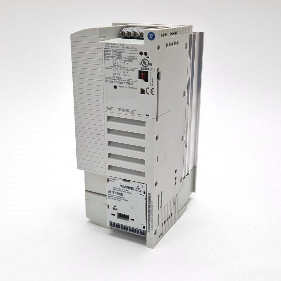 العاكس الجديد LENZE E82EV302_4B