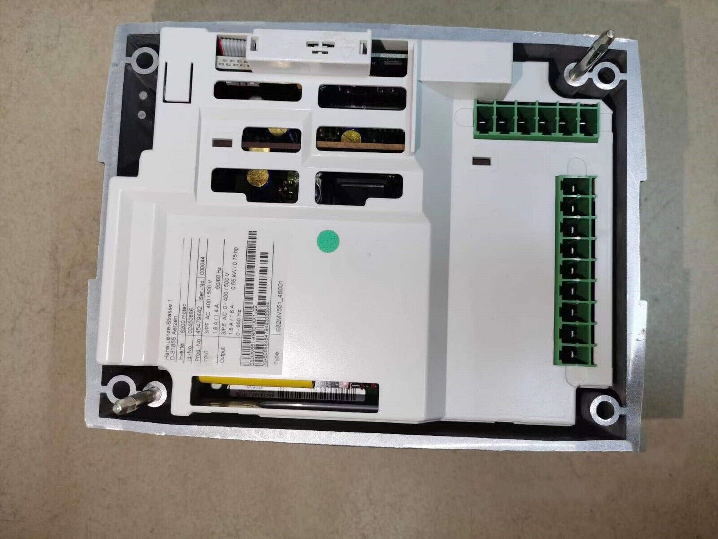 New LENZE E82MV551_4B001 Inverter