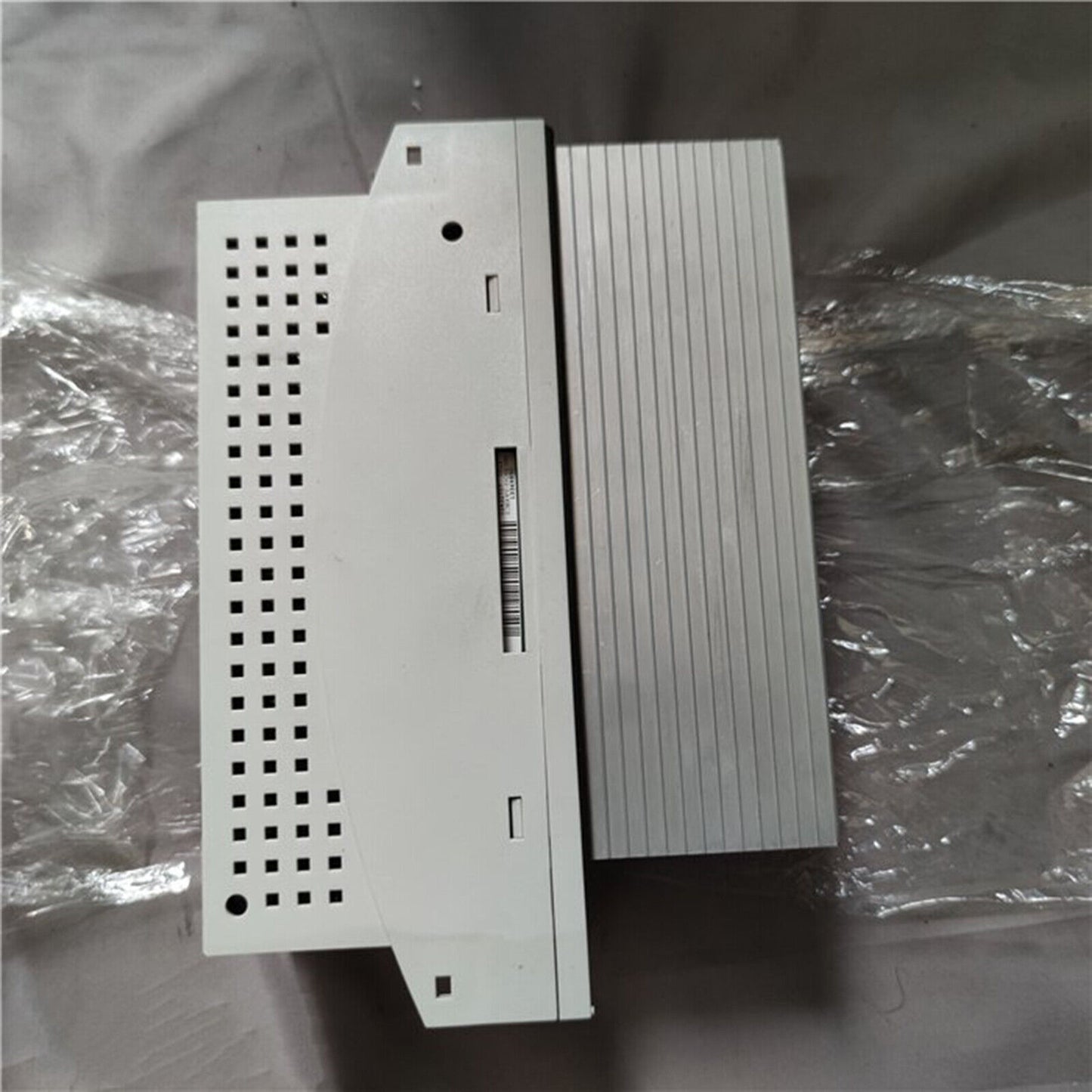 العاكس الجديد LENZE ECSEP032C4B