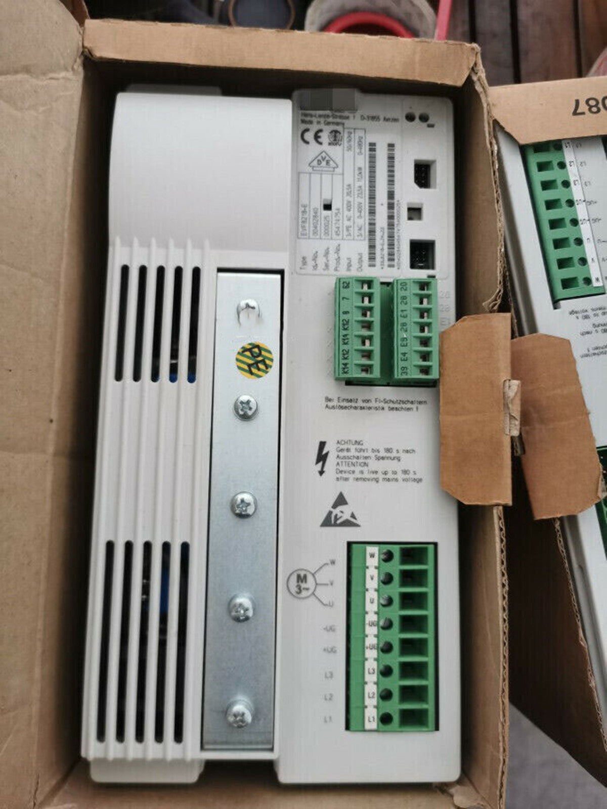 العاكس الجديد LENZE EVF8218-E-V020