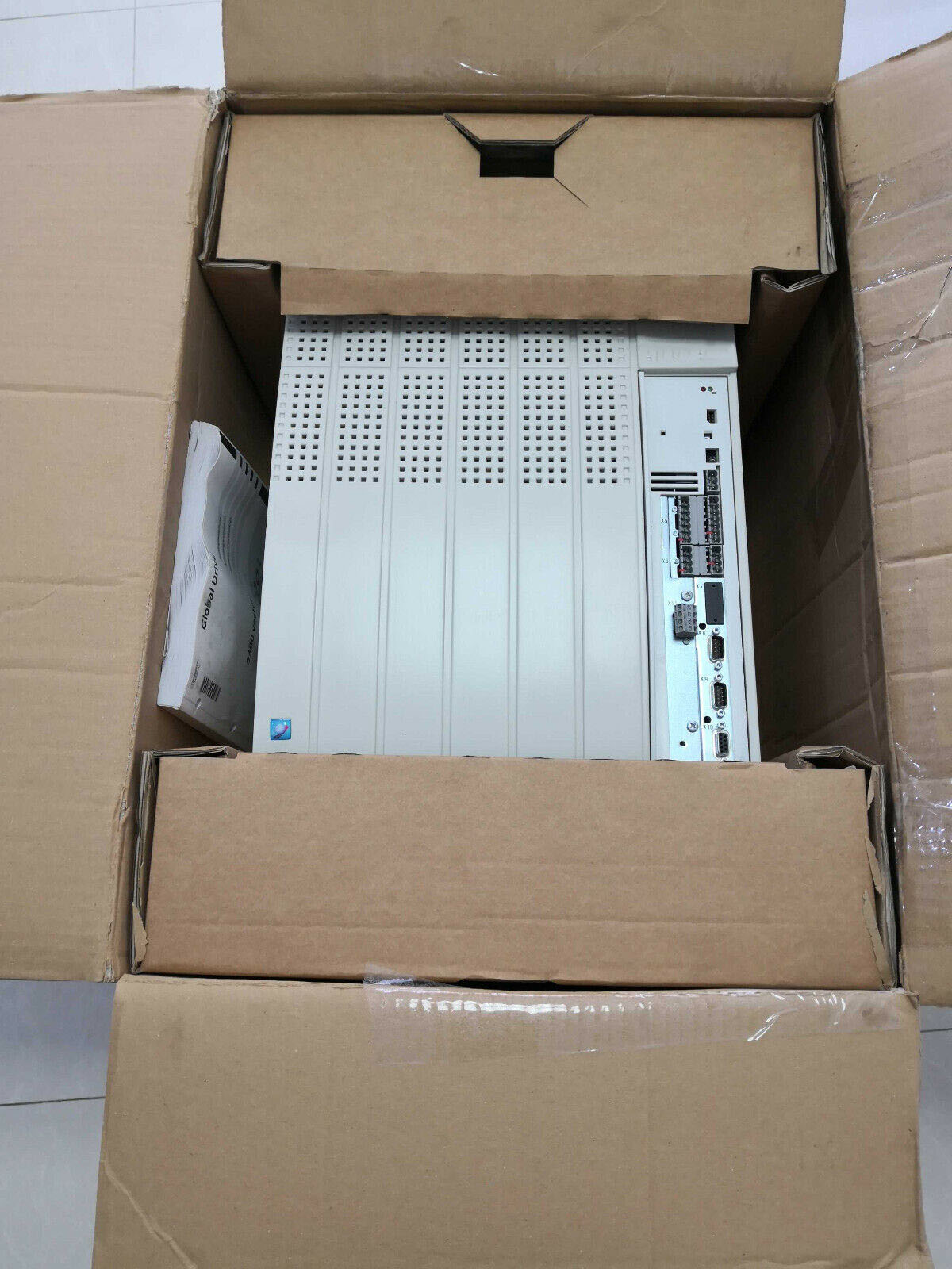 1PC LENZE EVS9323-EK Servoregler 9300 SERIE 400/480 VAC 1,5 KW (2 PS) EINGEBAUTE Einheit EVS9323EK Servo CAM PROFILER Neuer Schnellversand mit einjähriger Garantie Fedex/DHL/UPS