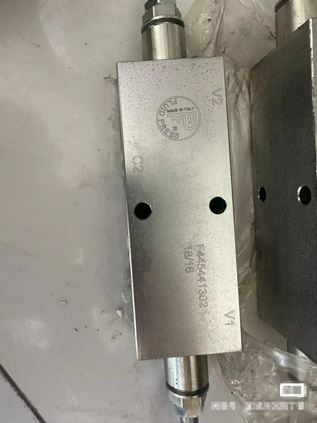 New F445441302 Directional Control Valve by DHL or FedEx #Vsg1 Ch  Supplier